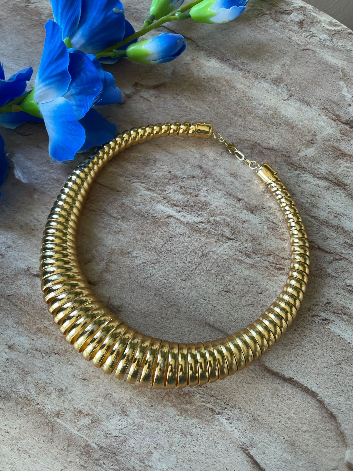 The Bond Neckpiece