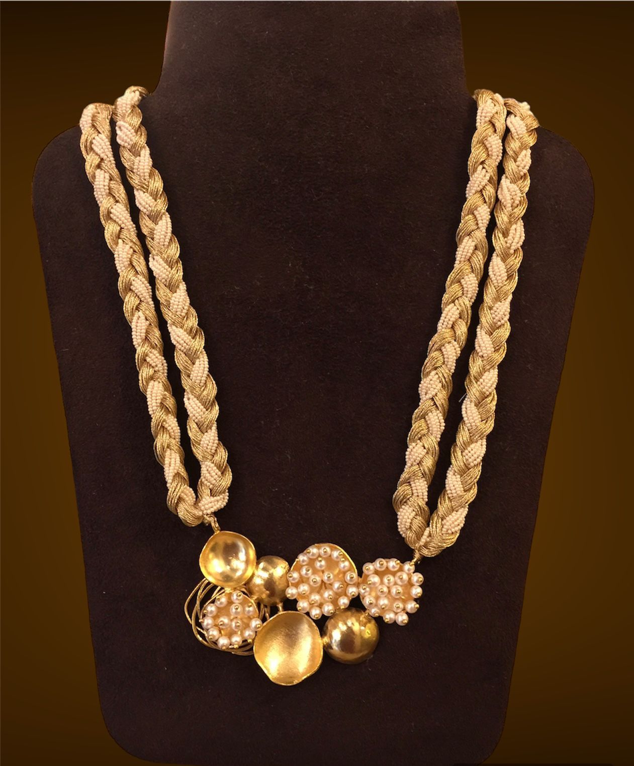 Vati Neckpiece