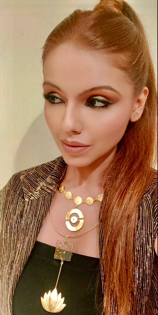 Trendy Lotus Neckpiece