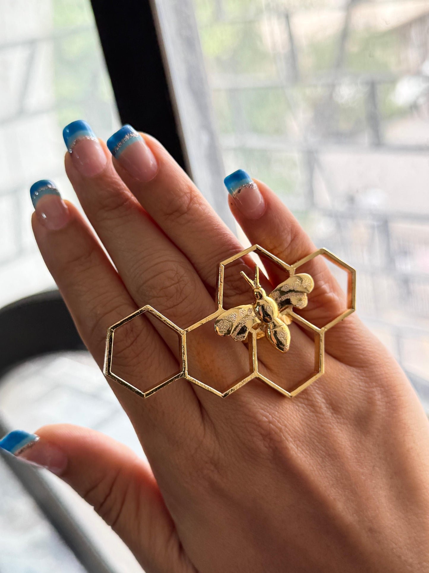 Honey bee ring
