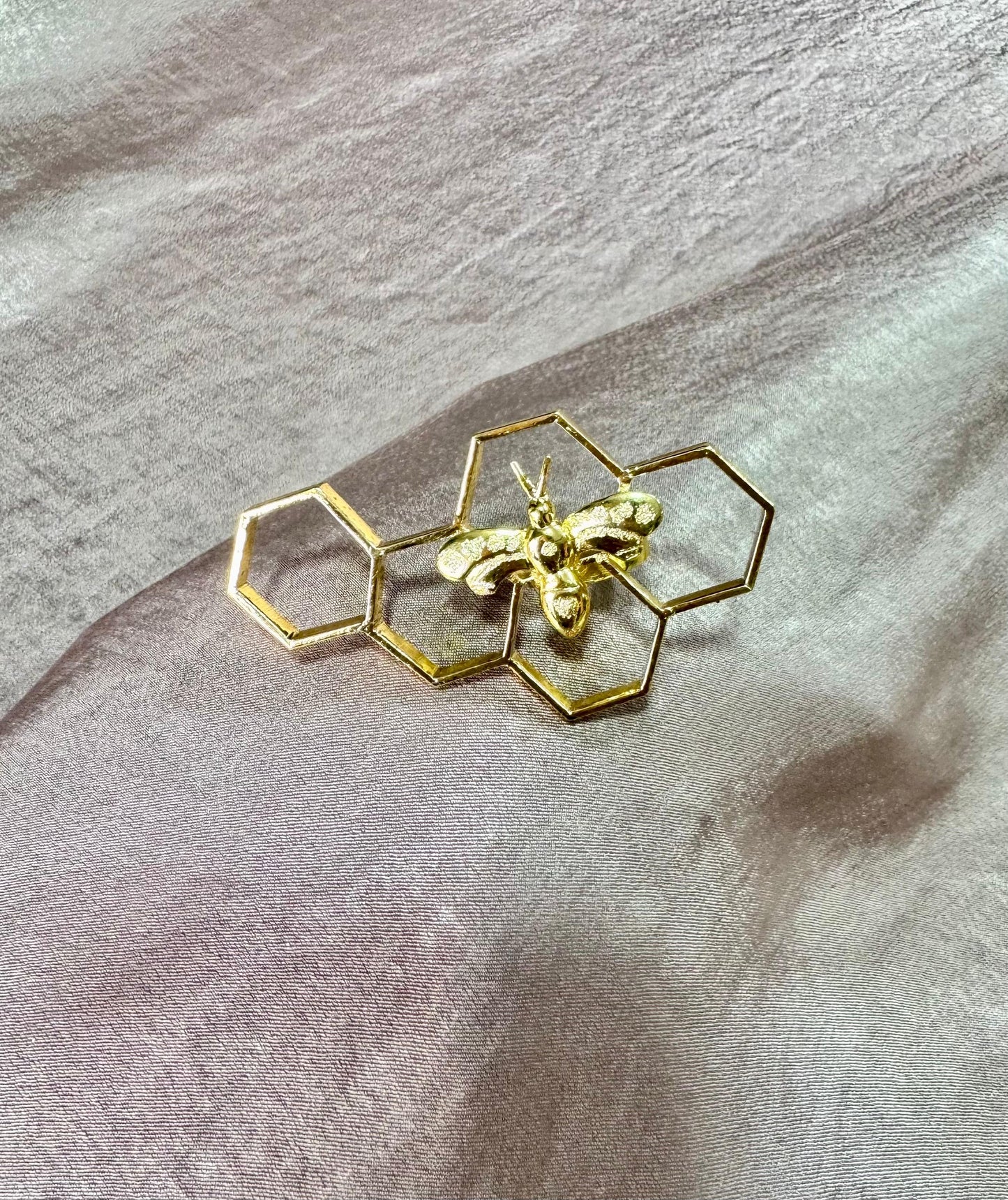 Honey bee ring