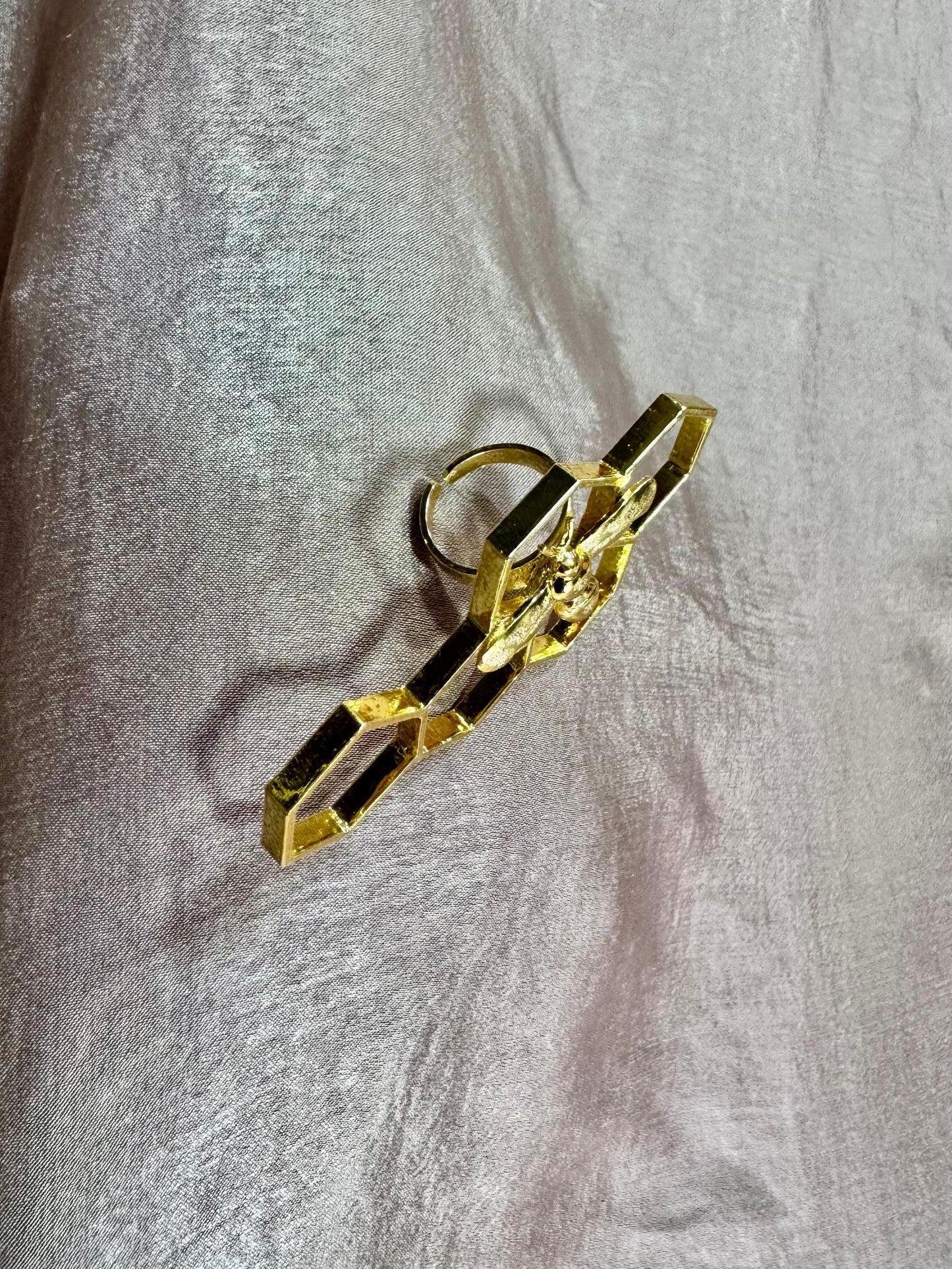 Honey bee ring