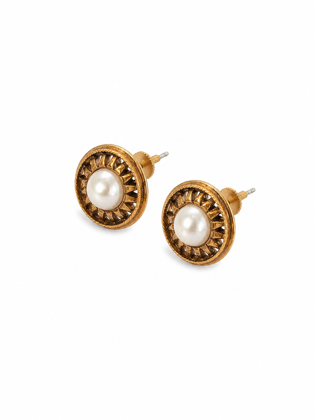 Solo Pearl Studs