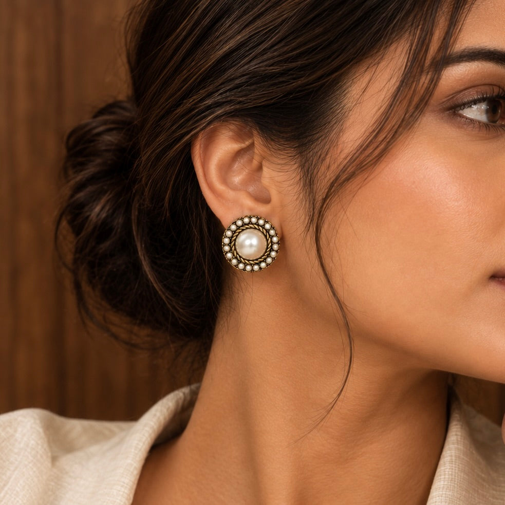 Vintage Pearl stud