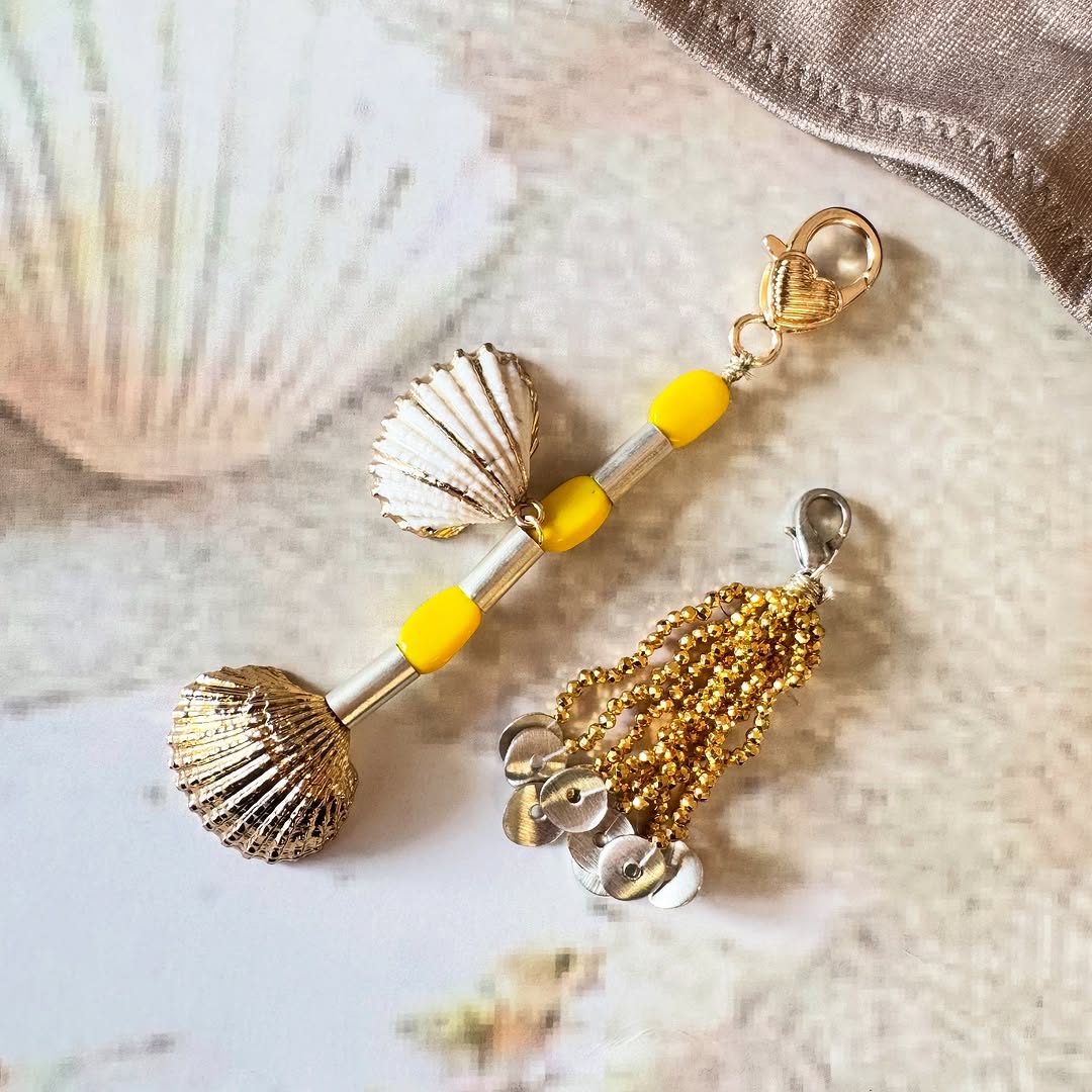 Double Trouble : Bikini Charms