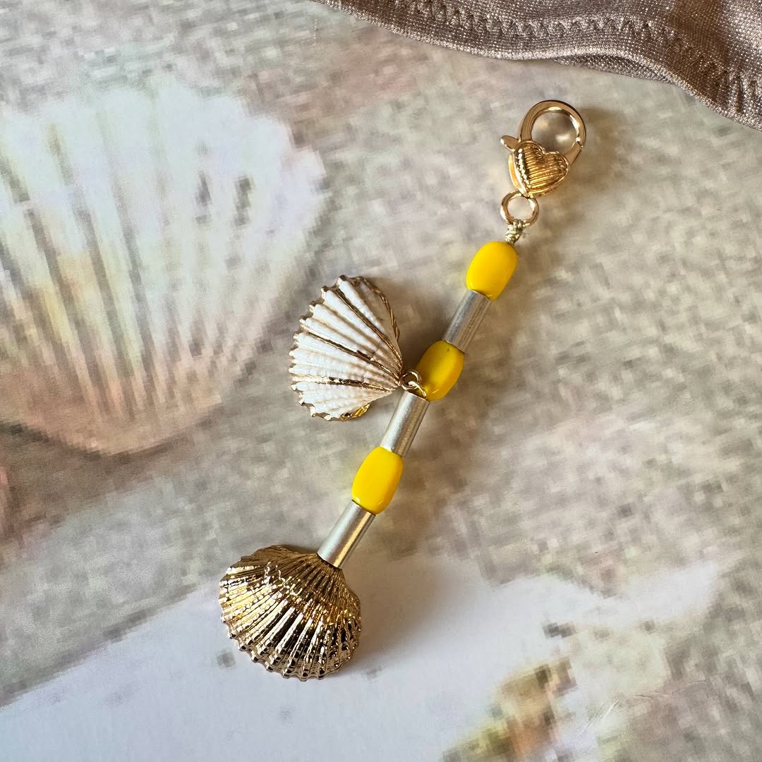 Double Trouble : Bikini Charms