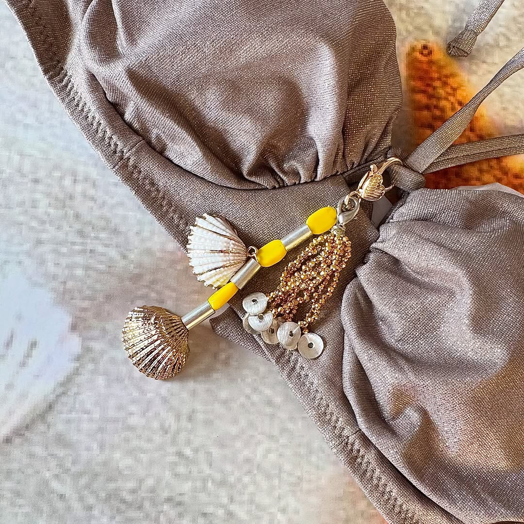 Double Trouble : Bikini Charms