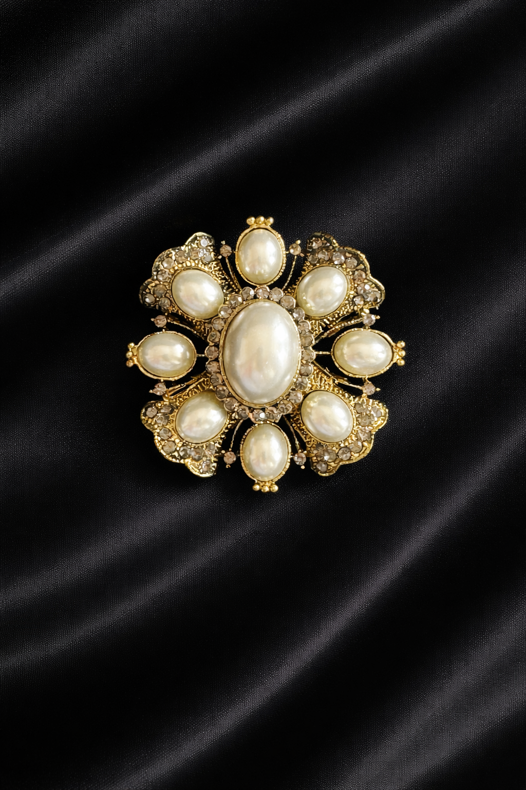 Royal Pearl Brooch