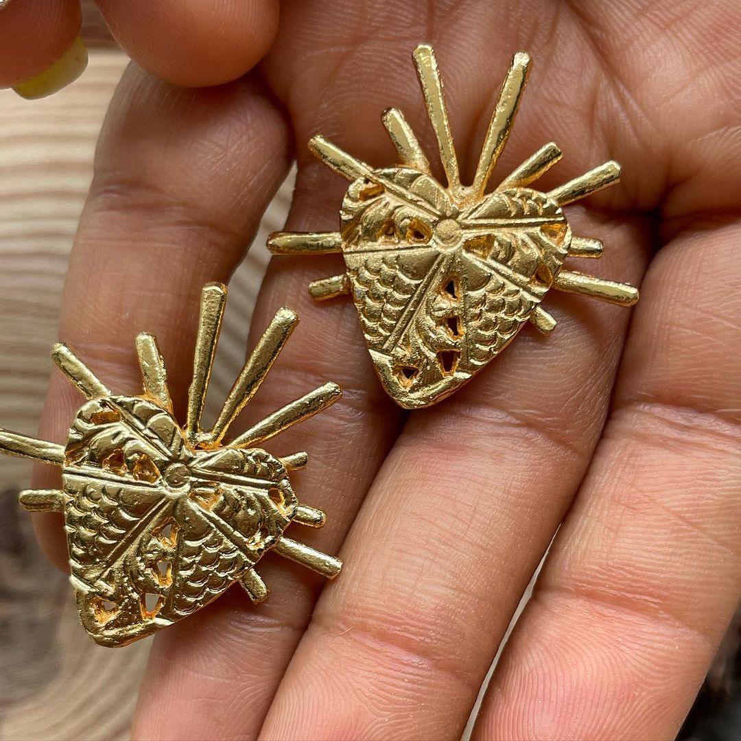 Flawless heart studs Gold