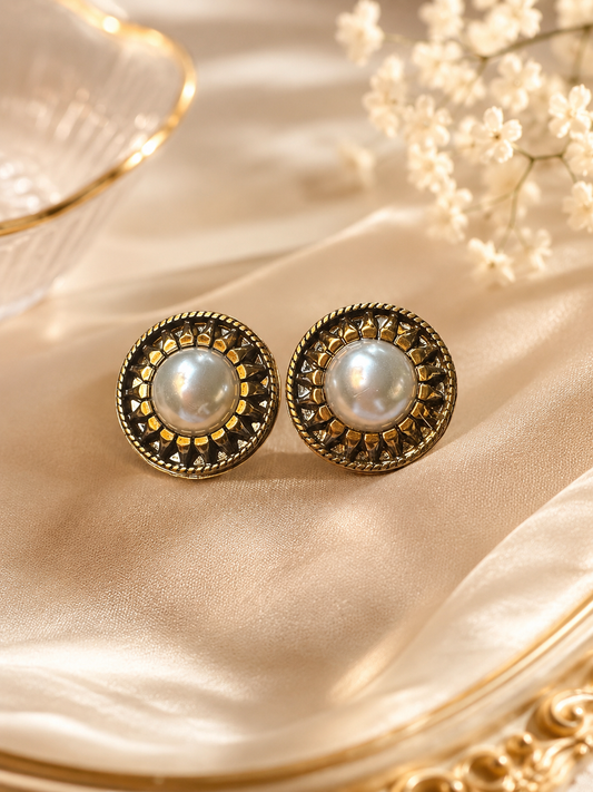 Solo Pearl Studs