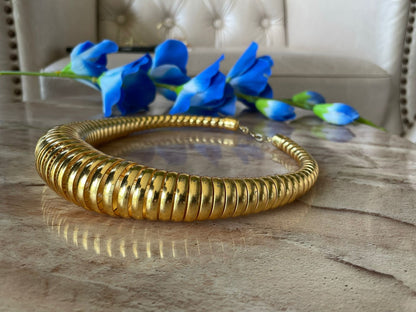 The Bond Neckpiece