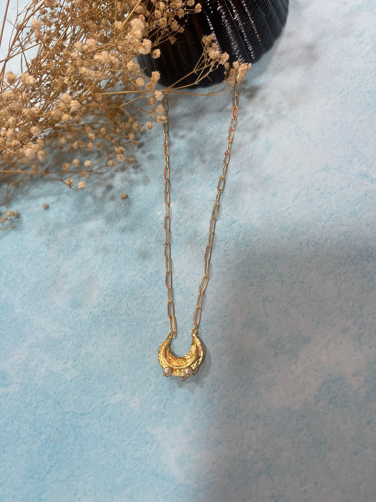 Pearl twirl pendant Gold