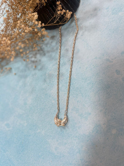 Pearl twirl silver pendant