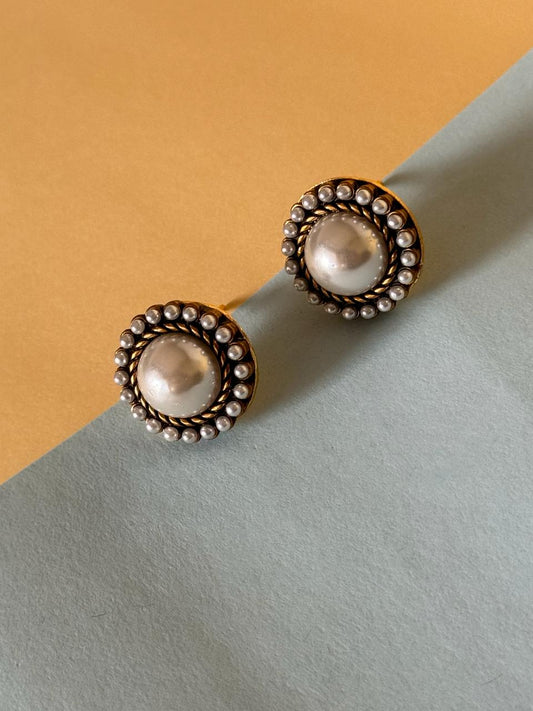 Vintage Pearl studs