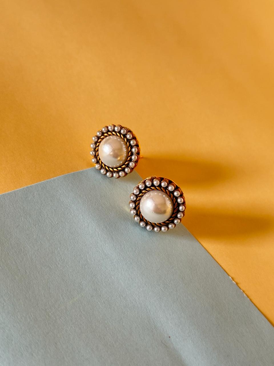 Vintage Pearl studs