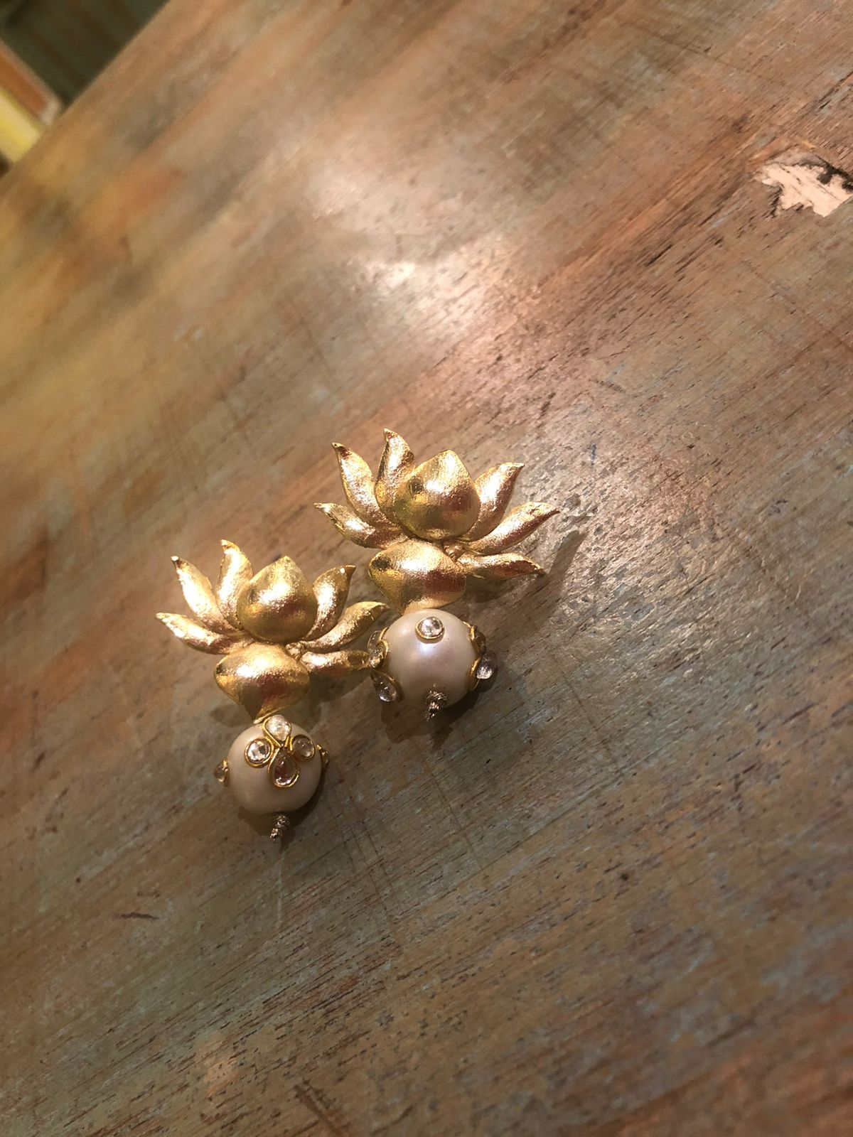 Lotus Studs