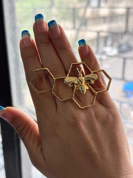 Honey bee ring