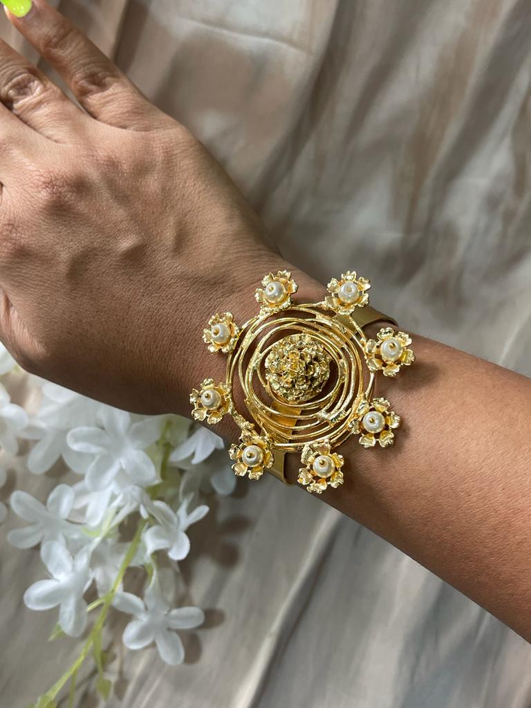 Twirl marigold braclet