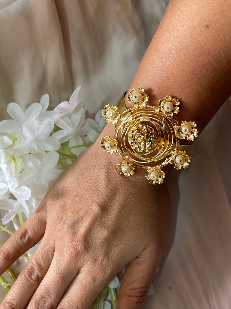 Twirl marigold braclet