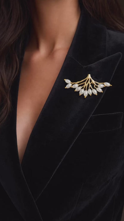 Roots brooch