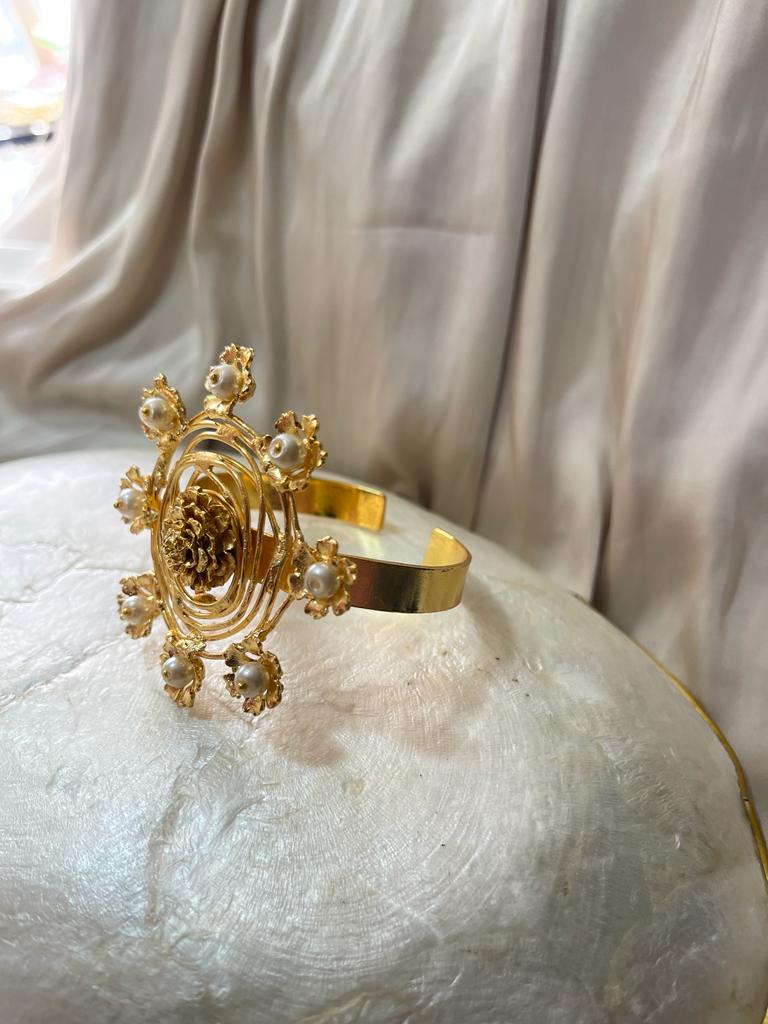 Twirl marigold braclet